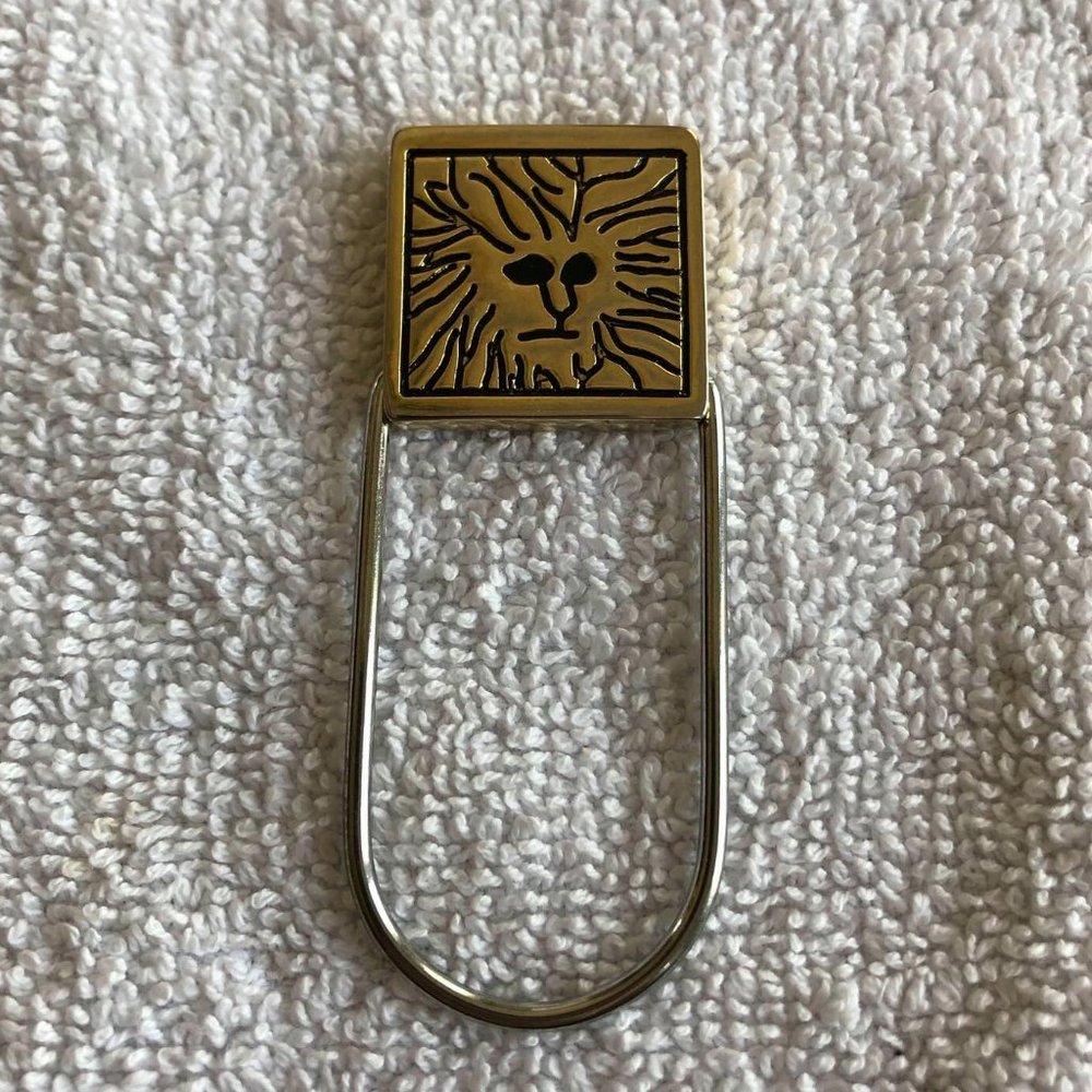 Etched ‘lion’s face’ key holder - Picture 4 of 7